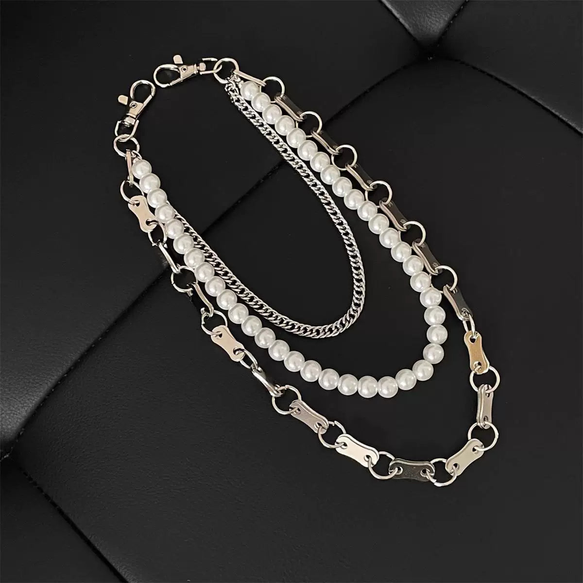VEIL Pearl Triple Chain